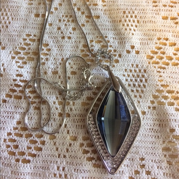 Rhombus Shaped Statement Necklace - Picture 3 of 9